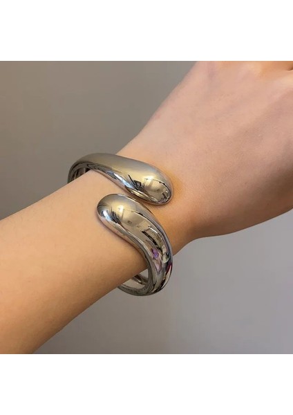 Gümüş Kaplama Kadın Çelik Çapraz Su Damlası Yılan Kelepçe Bileklik Her Bileğe Uygun modelleri