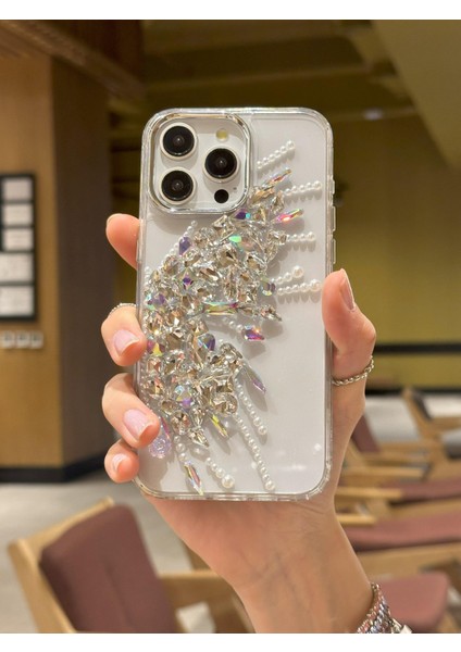 iPhone 15 Pro Max Uyumlu Hologram Kristal Taşlı Kelebek Kanadı Desenli Şeffaf Kılıf