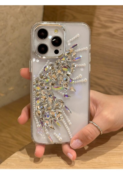 iPhone 15 Pro Max Uyumlu Hologram Kristal Taşlı Kelebek Kanadı Desenli Şeffaf Kılıf