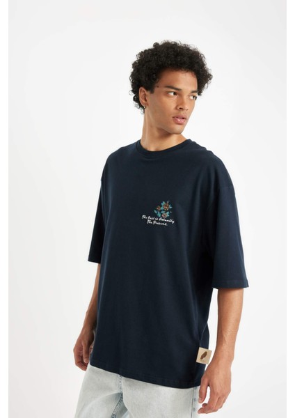 %100 Pamuk Loose Fit Bisiklet Yaka Sırt Baskılı Kısa Kollu Tişört B4320AX24AU fırsatları
