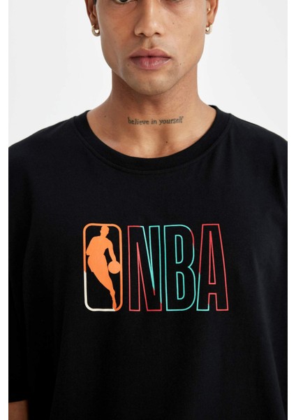 Fit NBA Wordmark Oversize Geniş Kalıp Bisiklet Yaka Sırt Baskılı Pamuklu Kısa Kollu Tişört A1890AX24AU