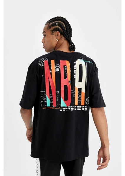 DeFactoFit NBA Wordmark Oversize Geniş Kalıp Bisiklet Yaka Sırt Baskılı Pamuklu Kısa Kollu Tişört A1890AX24AU