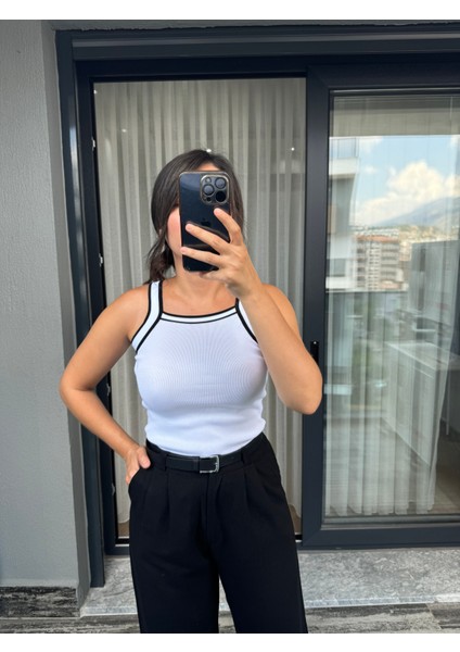 Beyaz Siyah Şeritli Triko Atlet fırsatları