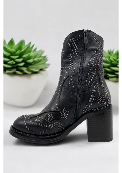 25104752K Siyah Deri Kadın Casual Günlük Bot modelleri