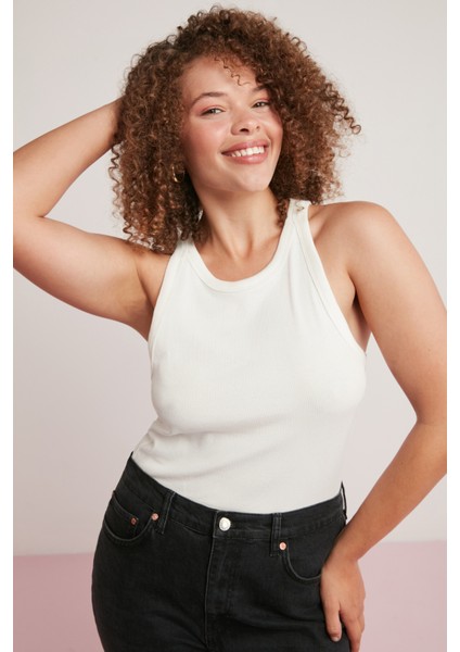 Carina Kadın Fitilli Görünümlü Halter Yaka Büyük Beden Beyaz Büyük Beden Body fiyatları