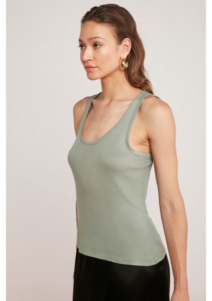 Lorraine Kadın Viskon Elastan Karışımlı Hafif Dökümlü Geniş Askılı Yeşil Atlet modelleri