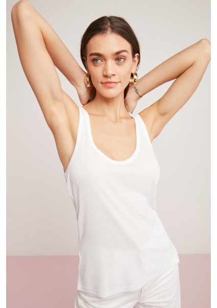 Lorraine Kadın Viskon Elastan Karışımlı Hafif Dökümlü Geniş Askılı Beyaz Atlet fırsatları