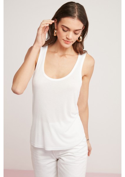Lorraine Kadın Viskon Elastan Karışımlı Hafif Dökümlü Geniş Askılı Beyaz Atlet indirimleri