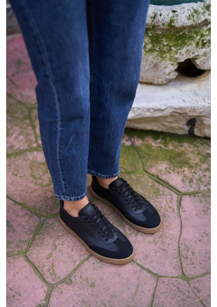 Siyah Kadın Logo Detaylı Spor Ayakkabı fırsatları