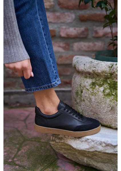 Siyah Kadın Logo Detaylı Spor Ayakkabı indirimleri