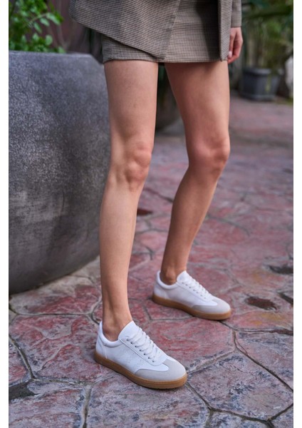 Beyaz Kadın Logo Detaylı Spor Ayakkabı