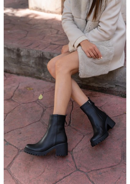 Siyah Kadın Bilek Boy Kalın Tabanlı Bot modelleri