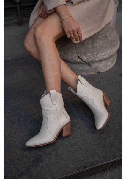 Bej Kadın Deri Işlemeli Ve Topuklu Kovboy Bot