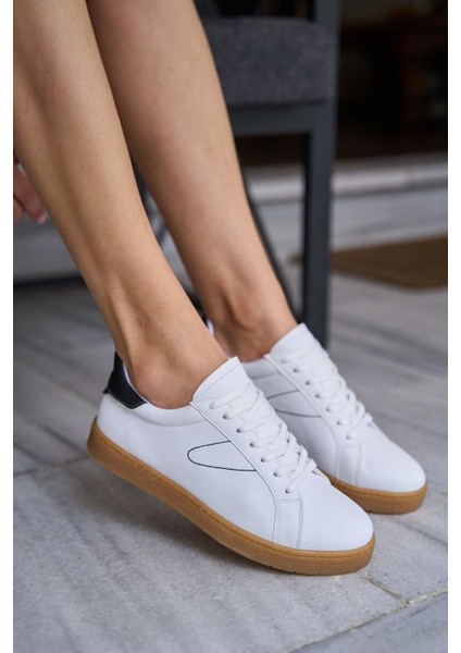Beyaz-Siyah Kadın Retro Taban Detaylı Spor Ayakkabı fırsatları