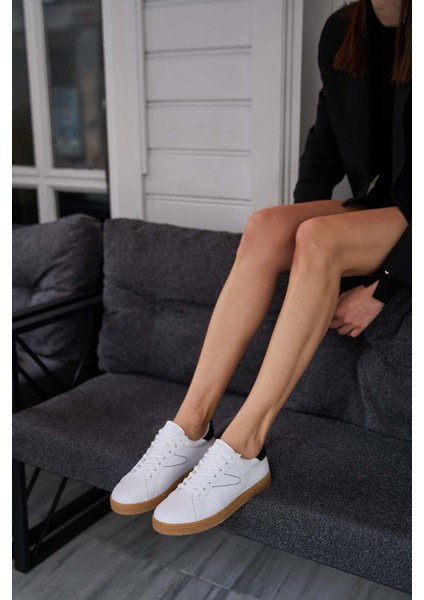 Beyaz-Siyah Kadın Retro Taban Detaylı Spor Ayakkabı indirimleri
