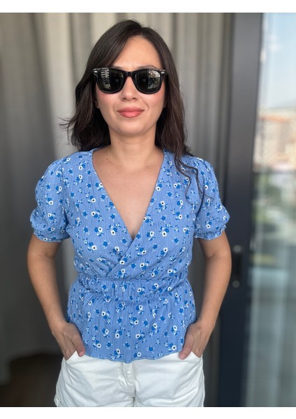 Mavi Kruvaze Çiçekli Bluz