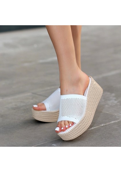 Tiona Beyaz Triko Dolgu Topuk Terlik fırsatları