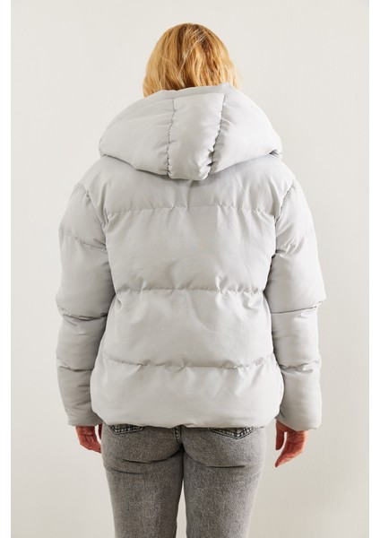 Kadın Kapüşonlu Şişme Mont modelleri