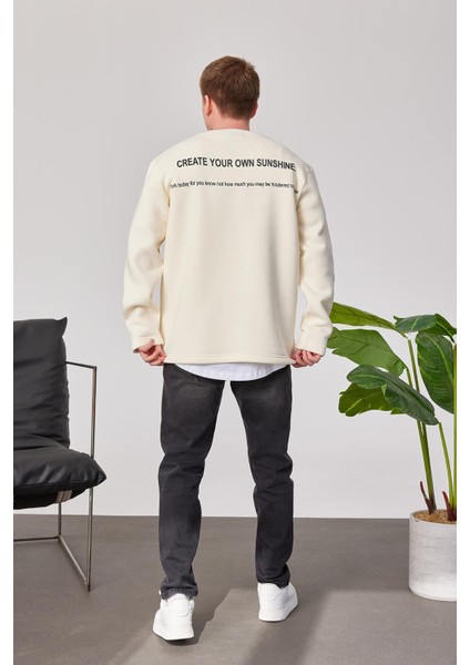 Arkası Yazılı Krem Sweatshirt fırsatları