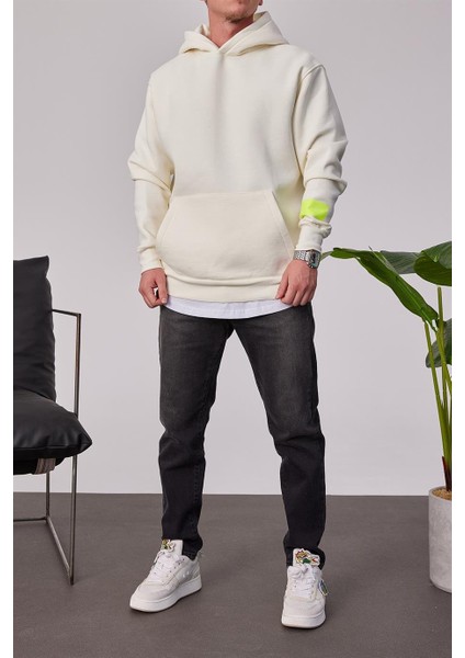 Kolu Fosforlu Baskılı Beyaz Kapüşonlu Sweatshirt fiyatları