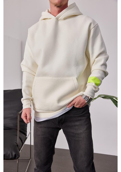 Kolu Fosforlu Baskılı Beyaz Kapüşonlu Sweatshirt fırsatları