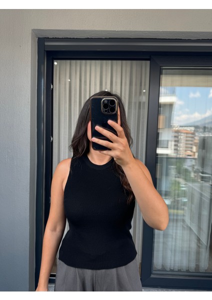 Siyah Yuvarlak Yaka Sıfır Kol Fitilli Triko Bluz modelleri