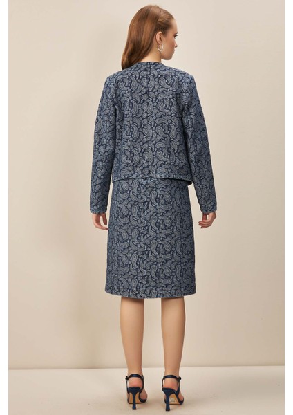 Yuvarlak Yaka Mavi Jakarlı Ceket fırsatları