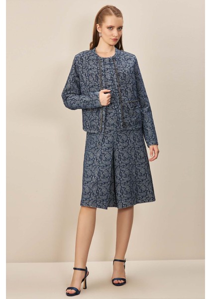 Yuvarlak Yaka Mavi Jakarlı Ceket indirimleri