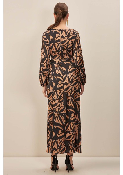 Kayık Yaka Çok Renkli Desenli Elbise fırsatları