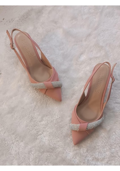 Gevo Sivri Kapalı Burun Taşlı Toka Detaylı 5,5 cm Ince Topuk Abiye Topuklu Ayakkabı