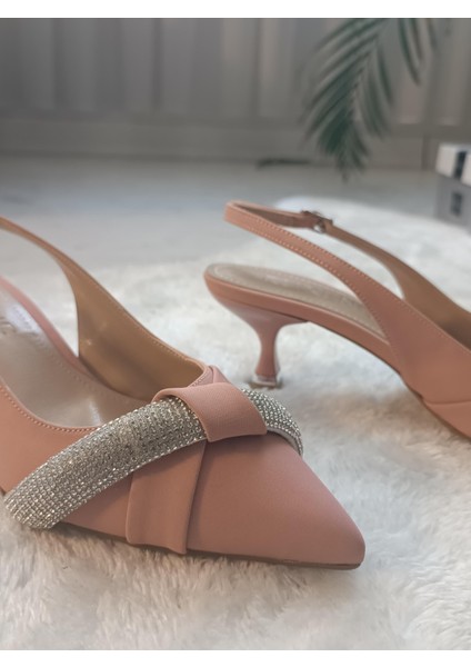 Gevo Sivri Kapalı Burun Taşlı Toka Detaylı 5,5 cm Ince Topuk Abiye Topuklu Ayakkabı modelleri