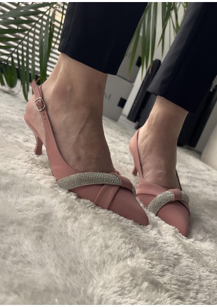 Gevo Sivri Kapalı Burun Taşlı Toka Detaylı 5,5 cm Ince Topuk Abiye Topuklu Ayakkabı fırsatları