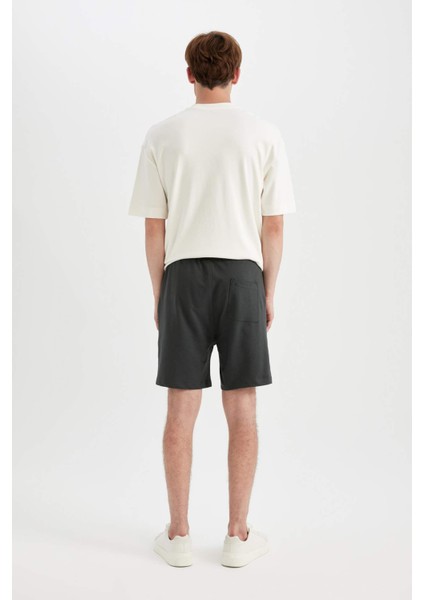 Marvel Logo Only Regular Fit Düz Paça Şort