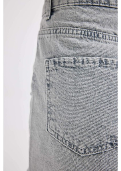 Mom Fit Yüksek Bel Kesik Uçlu Paça Jean Şort B7684AX24HS