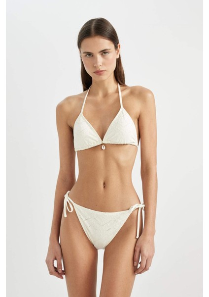 Fall in Love Regular Fit Nakışlı Brode Üçgen Bikini Üstü B6894AX24SM