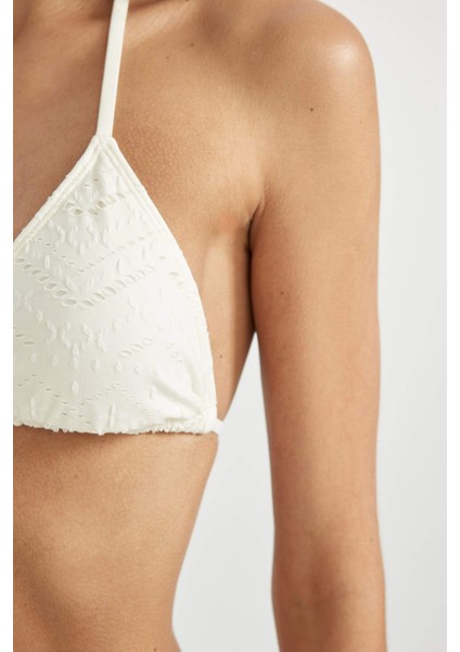 Fall in Love Regular Fit Nakışlı Brode Üçgen Bikini Üstü B6894AX24SM