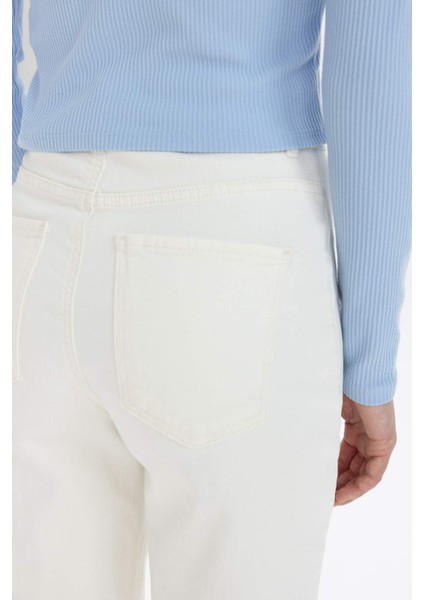 Culotte Yüksek Bel Paça Ucu Kesik Bilek Boy Beyaz Jean Pantolon B5012AX24SM