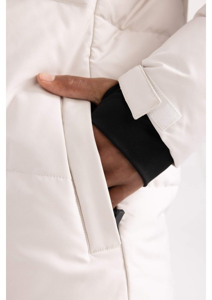 Fit Su İtici Slim Fit Dar Kesim Kapüşonlu Fermuarlı İpek Kumaş Mont A3519AX23WN