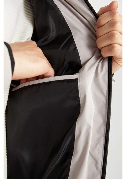 Rüzgar Geçirmez Şişme Mont Slim Fit Dar Kesim Kapüşonlu Suni Kürk Astarlı Fermuarlı R0216AZ23AU