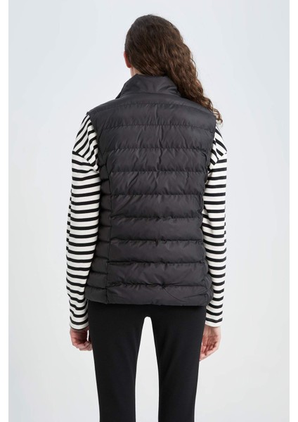 Su İtici Regular Fit Dik Yaka Basic Cepli Şişme Yelek Z0760AZ23SP