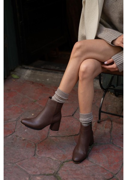 Kahverengi Kadın Bot Kalın Topuklu Rahat Yürüyüş İçin Sezonun Tercih Edilen Modeli