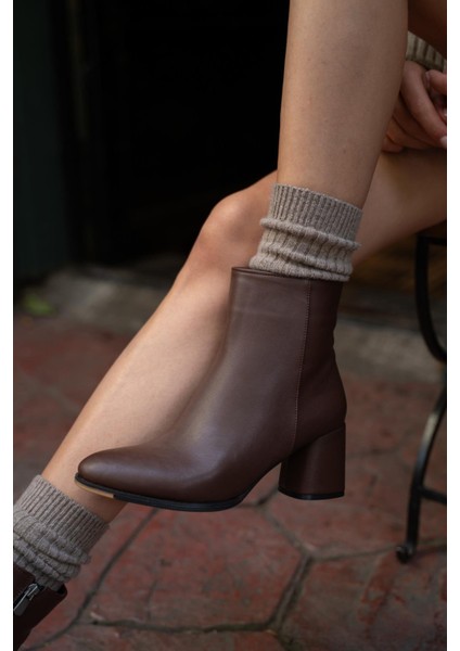 Kahverengi Kadın Bot Kalın Topuklu Rahat Yürüyüş İçin Sezonun Tercih Edilen Modeli modelleri
