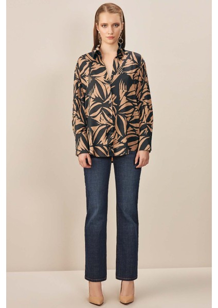 V Yaka Çok Renkli Desenli Gömlek