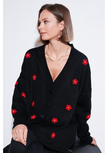 Oversize Fit Çiçekli Düğmeli V Yaka Soft Akrilik Kadın Hırka 4616192