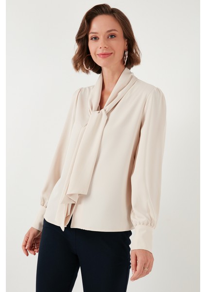 Regular Fit Bağlama Detaylı V Yaka Gömlek Bayan Gömlek 611GO0202 indirimleri
