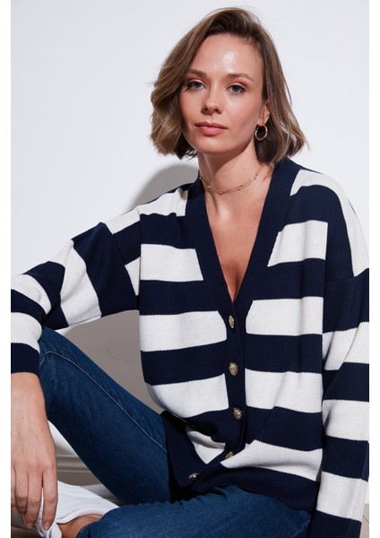Regular Fit Çizgili V Yaka Düğmeli Soft Akrilik Kadın Hırka 4615188