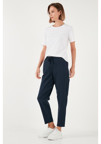 Pamuklu Normal Bel Regular Fit Düz Paça Pantolon Bayan Pantolon 668YP42282S4