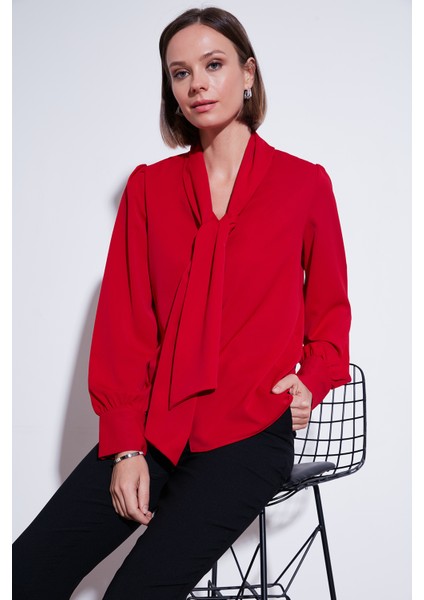 Regular Fit Bağlama Detaylı V Yaka Gömlek Bayan Gömlek 611GO0202