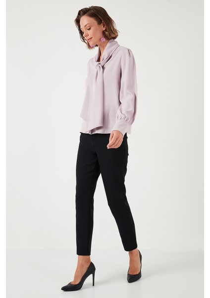 Regular Fit Bağlama Detaylı V Yaka Gömlek Bayan Gömlek 611GO0202 fiyatları