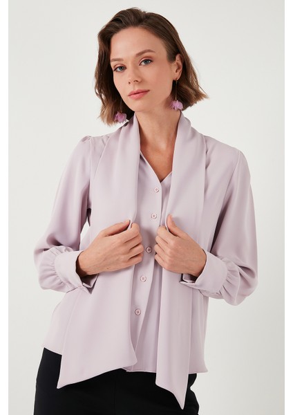 Regular Fit Bağlama Detaylı V Yaka Gömlek Bayan Gömlek 611GO0202 fırsatları